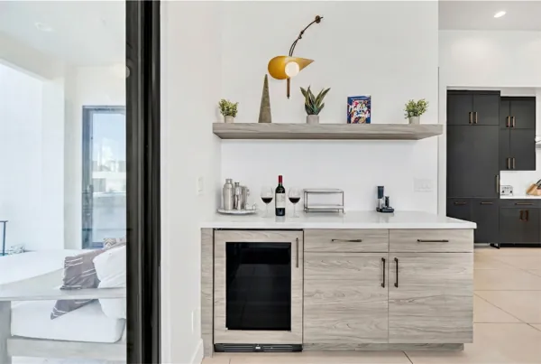 This Scottsdale, AZ kitchen features a stylish bar area with wooden cabinetry and contemporary decor, captured with expert real estate photography to highlight its clean design and inviting atmosphere.