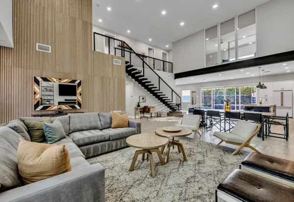 This stylish Airbnb photo shoot in Scottsdale, AZ, captures a luxurious and modern open-concept living area with elegant furnishings.